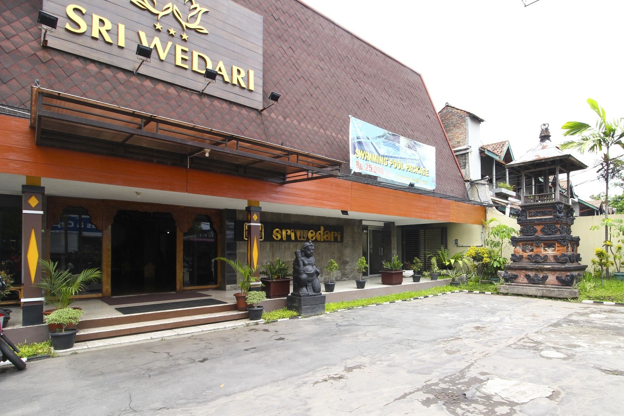Hotel Reddoorz @ Solo Street Maguwo Exterior foto